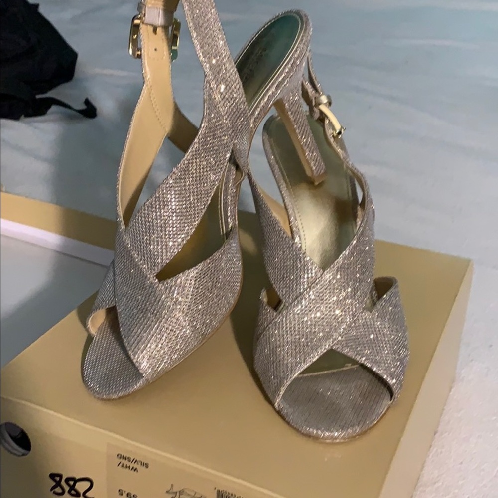 Shoes - Picture 2 of 5